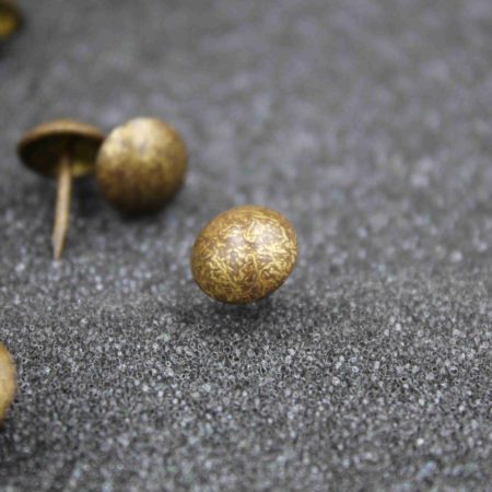 Clou décoratifs Altgold-gefleckt "E" 11mm de diamètres – Image 5